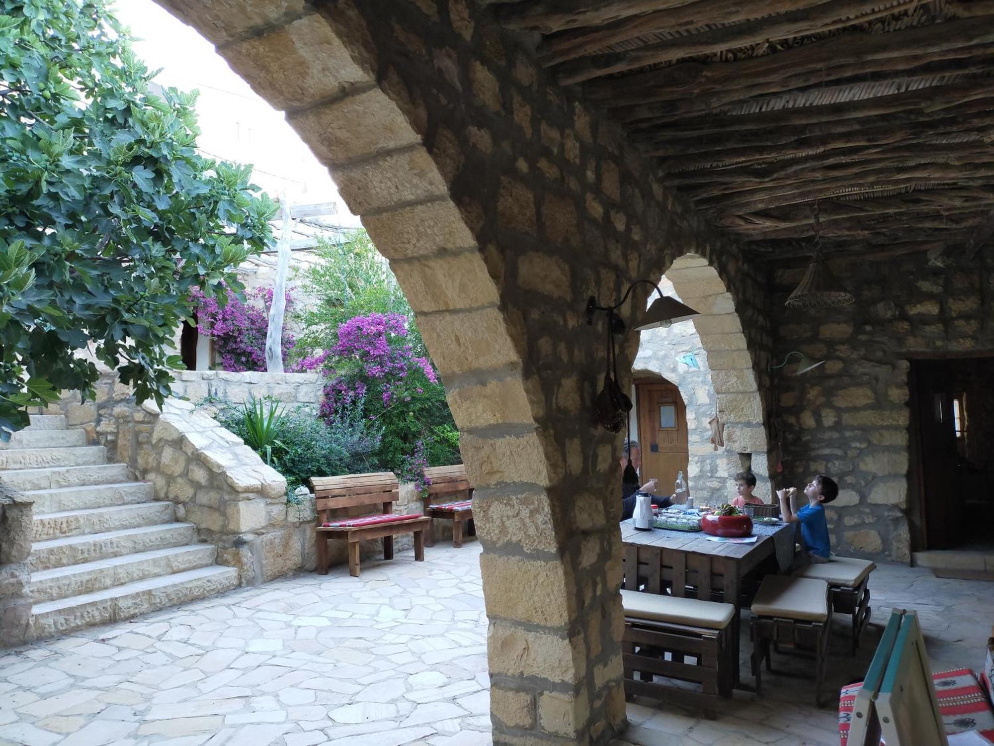 Beit Al Taybeh Hotel Aţ Ţayyibah Eksteriør billede